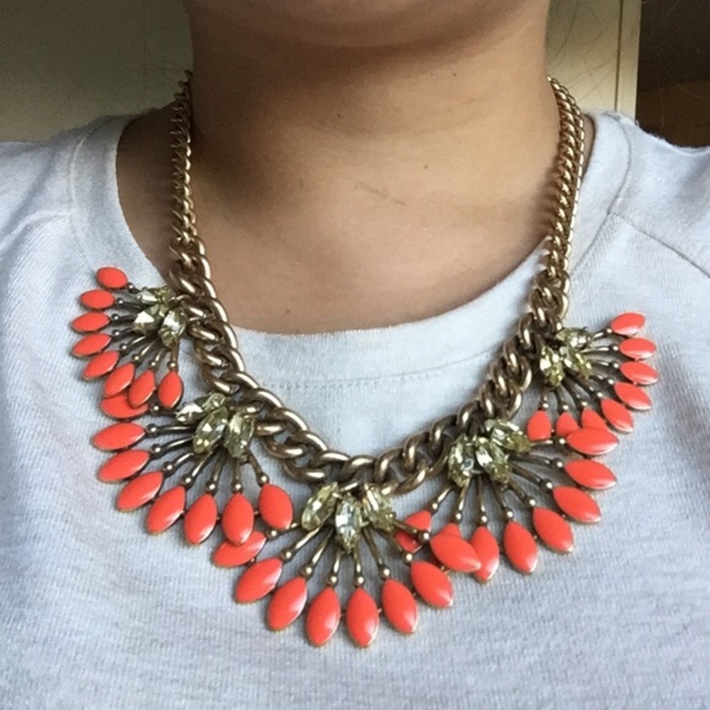 Stella & Dot Coral Cay Statement Necklace